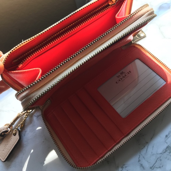 Coach Beige Wallet - Picture 5 of 7